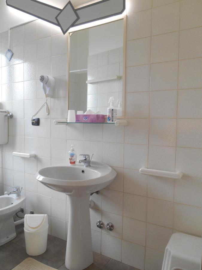 Le Rose Malpensa Bed and Breakfast Busto Arsizio Eksteriør billede