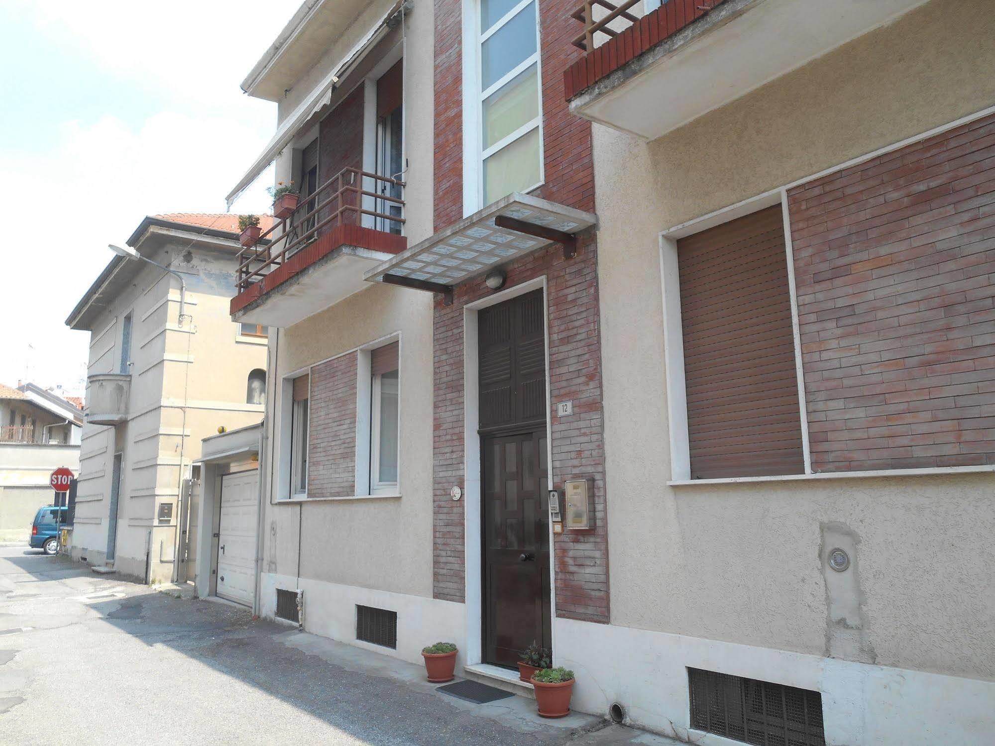 Le Rose Malpensa Bed and Breakfast Busto Arsizio Eksteriør billede