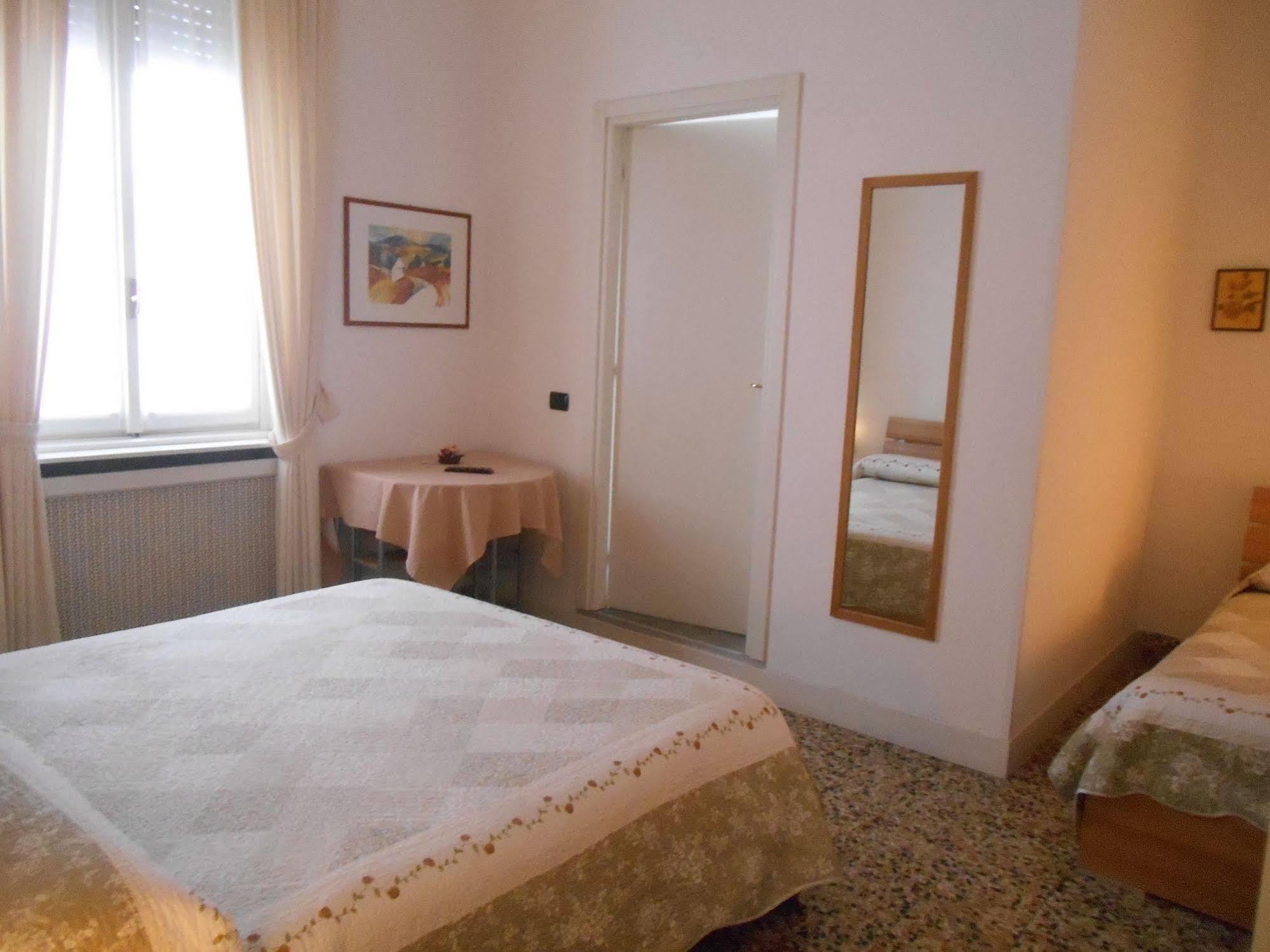 Le Rose Malpensa Bed and Breakfast Busto Arsizio Eksteriør billede