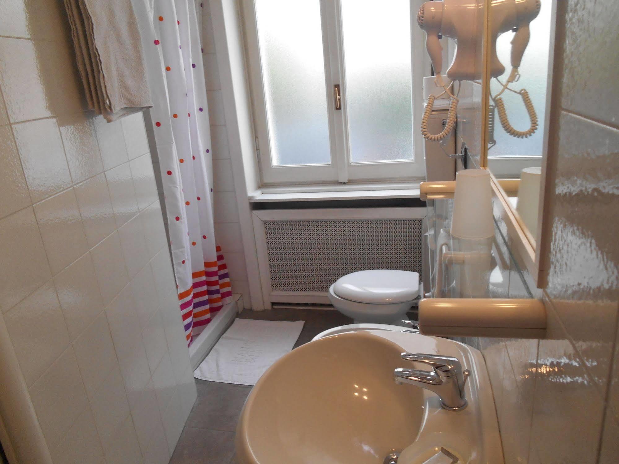 Le Rose Malpensa Bed and Breakfast Busto Arsizio Eksteriør billede