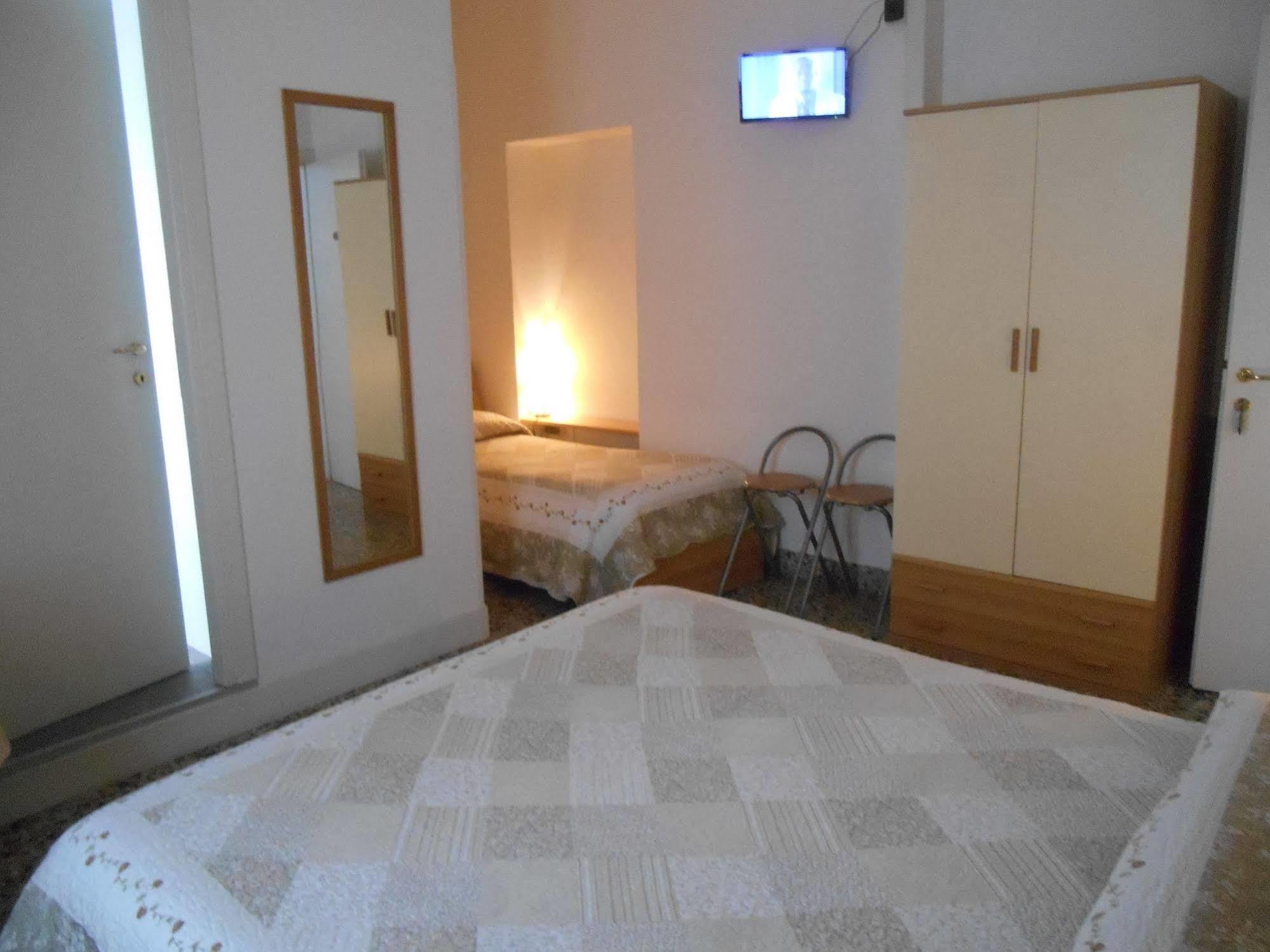 Le Rose Malpensa Bed and Breakfast Busto Arsizio Eksteriør billede