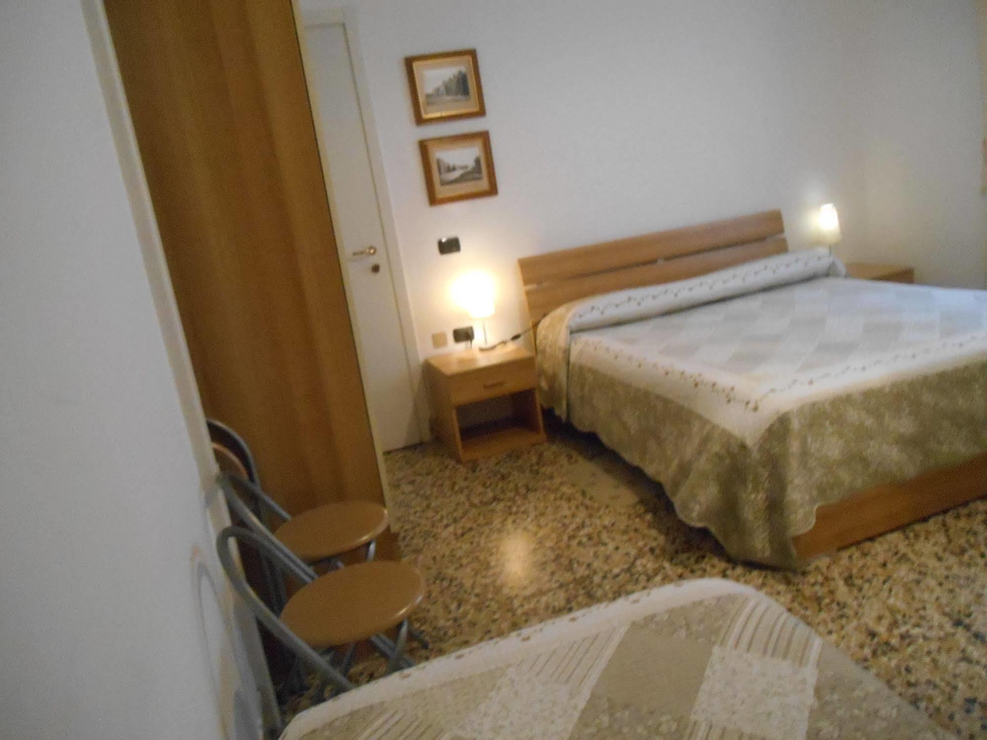 Le Rose Malpensa Bed and Breakfast Busto Arsizio Eksteriør billede